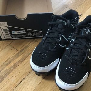 New never worn Under armour cleats